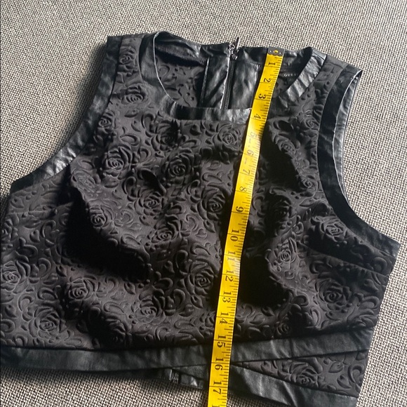 Guess Black Embellished Crop Sleeveless Top Back Zip sz L - Picture 8 of 9